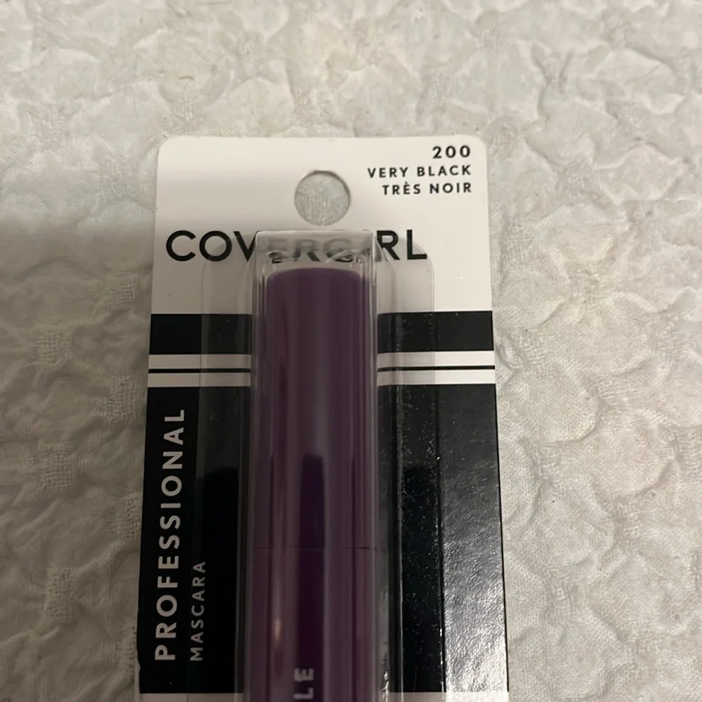 NWT Covergirl Professional Mascara 200 Very Black